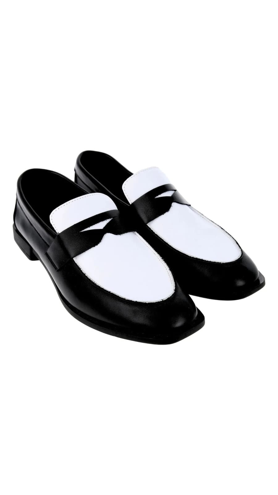 Двоколірні лофери у чорному та білому кольорі, студійне фото (зображення 1 з 5)