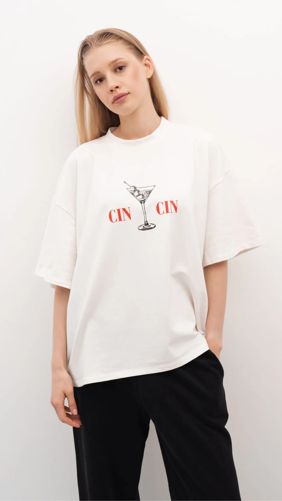 Біла oversize футболка CIN CIN з принтом келиха мартіні, короткий рукав (зображення 1 з 5)